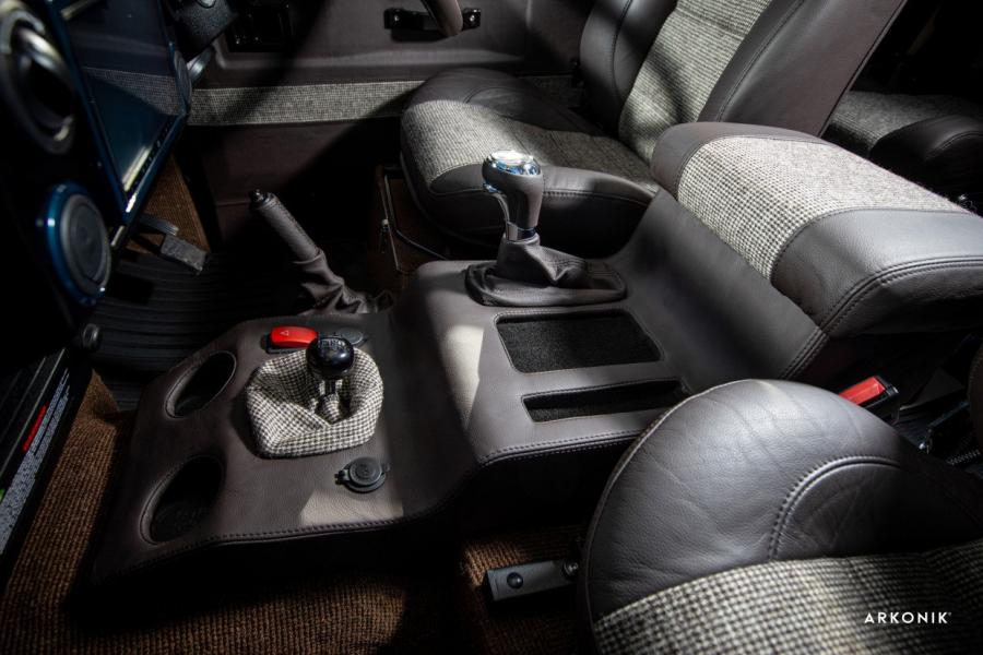 Детали интерьера Land Rover Defender 110 UJO by Arkonik 2020 года  (фото 20 из 27)